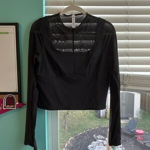 Lululemon mesh style black top never worn